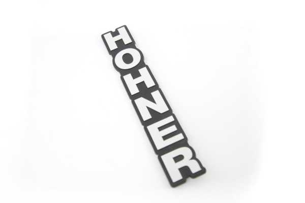 " Hohner " Schriftzug  senkrecht 120x20mm silber 